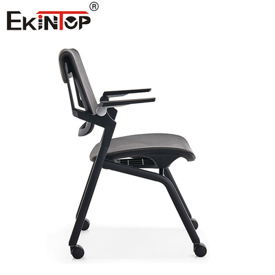 Silla de entrenamiento plegable en negro con material de malla estilo moderno