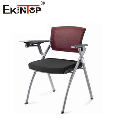 Silla de entrenamiento con reposabrazos plegables y material de malla para escuelas