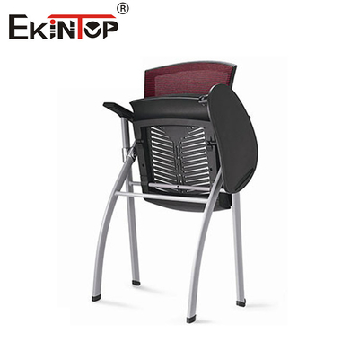 Silla de entrenamiento con reposabrazos plegables y material de malla para escuelas