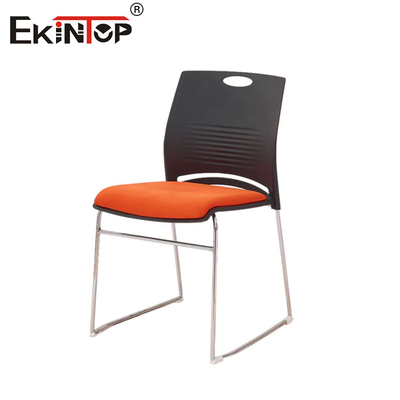 Silla de aula de entrenamiento de estilo moderno de bajo costo adecuada para salas de conferencias