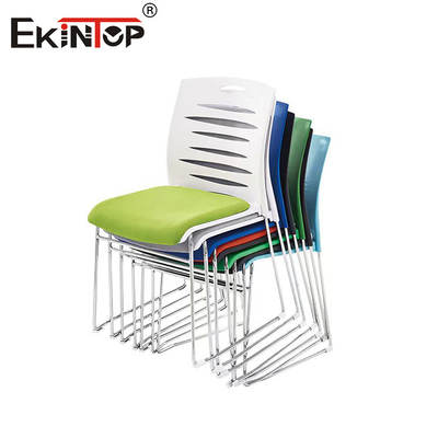 Silla de aula de entrenamiento de estilo moderno de bajo costo adecuada para salas de conferencias