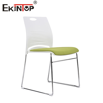 Silla de formación fija y económica de plástico apilada Silla de plástico para sala de conferencias