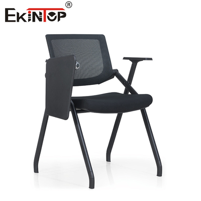 Silla de entrenamiento de malla negra con reposabrazos plegables en estilo moderno