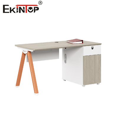 Estación de trabajo de oficina de personal personalizable de estilo moderno de madera con varios asientos