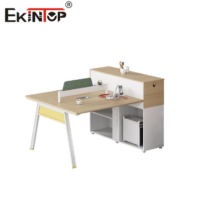 Estaciones de trabajo de los empleados de madera de estilo moderno