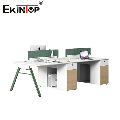 Muebles de estación de trabajo Escritorios de oficina para 4 personas con pantallas divisorias