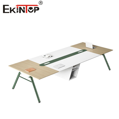 Mesa de conferencias de oficina de estilo moderno Material de madera Piernas metálicas personalizables