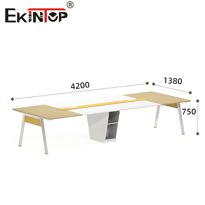 Mesa de conferencias de oficina de estilo moderno Material de madera Piernas metálicas personalizables
