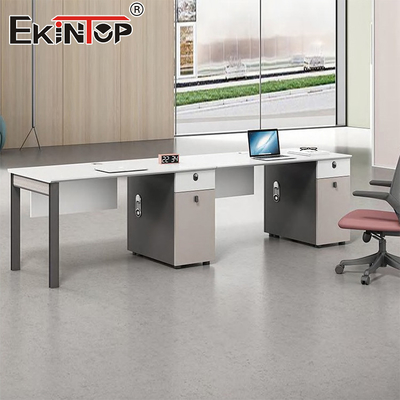 Estación de trabajo de oficina modular de estilo contemporáneo con pantallas de privacidad
