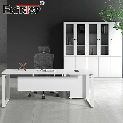 Escritorio ejecutivo con piernas de metal Muebles de estilo minimalista