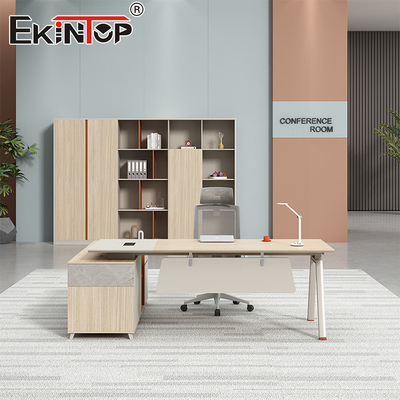 Escritorio ejecutivo de madera natural con gabinetes de almacenamiento Escritorio grande