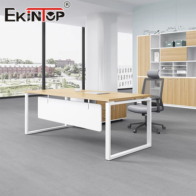 Escritorio ejecutivo con muebles de nuevo diseño jefe