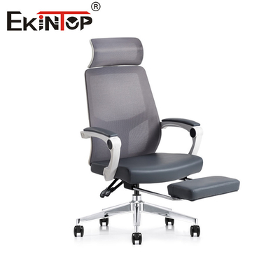 Silla ergonómica gris ajustable de altura en la espalda con malla completa