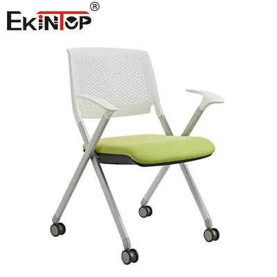 Silla de entrenamiento plegable de estilo moderno con reposabrazos ruedas base pintada en gris