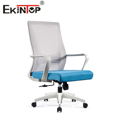 Silla de oficina de malla media con reposabrazos de base de nylon autoensambla