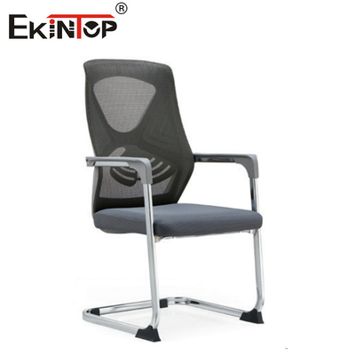 Silla de oficina de material de malla OEM con marco de metal curvado para sala de conferencias