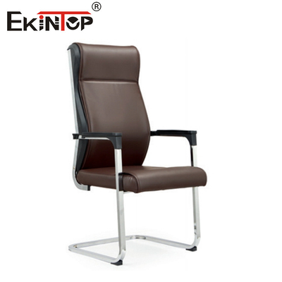 Silla de oficina de cuero en forma de arco con apoyabrazos estilo moderno