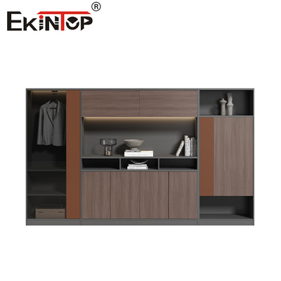 Gran gabinete de oficina de madera de estilo moderno con diseño de puerta corredera
